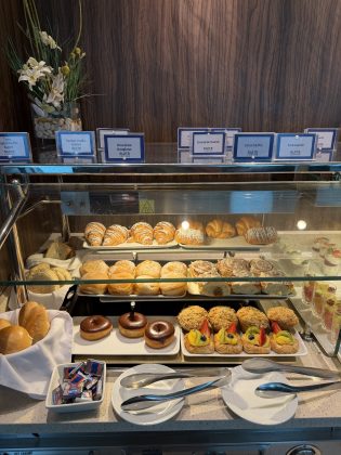 Enchantment | Concierge Club | Suite Lounge | Breakfast